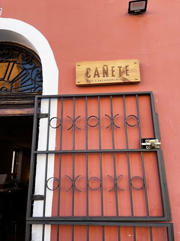 Fachada del restaurante Cañete